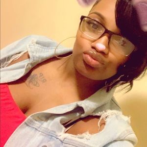 Meet your Posher, Larryssa